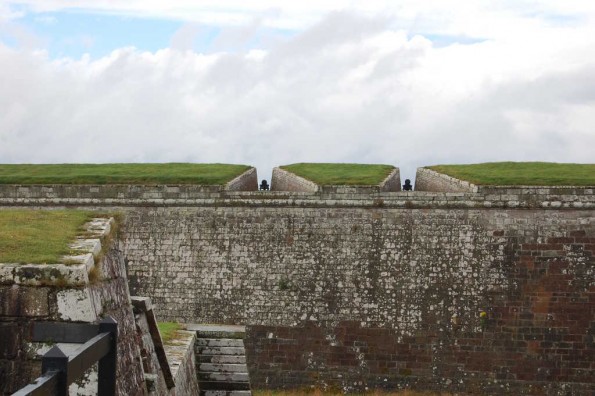 Die Mauern von Fort George