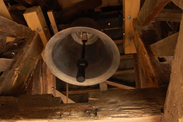 eine der Glocken der Bauernkirche von Kloster